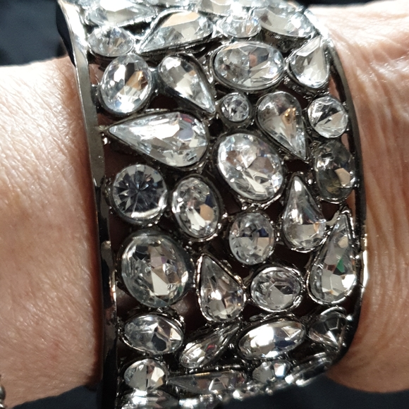 NWT. Lifestyles Studio Cuff, Crystals - Picture 3 of 8